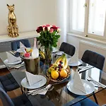 Golden Cat * Praag